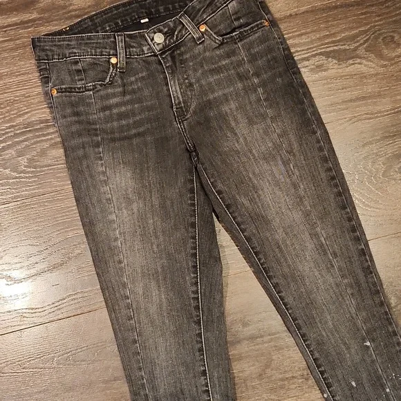 Levi's Skinny Jeans in Washed Black with Paint-Splatter Detail - Picture 3 of 8